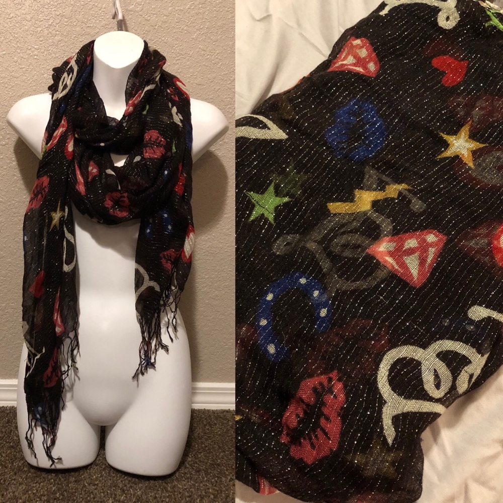 Like new Betsey Johnson Betsetville scarf